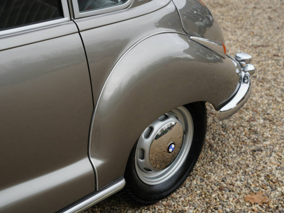 Immagine 17/50 di BMW 501 V8 (1965)
