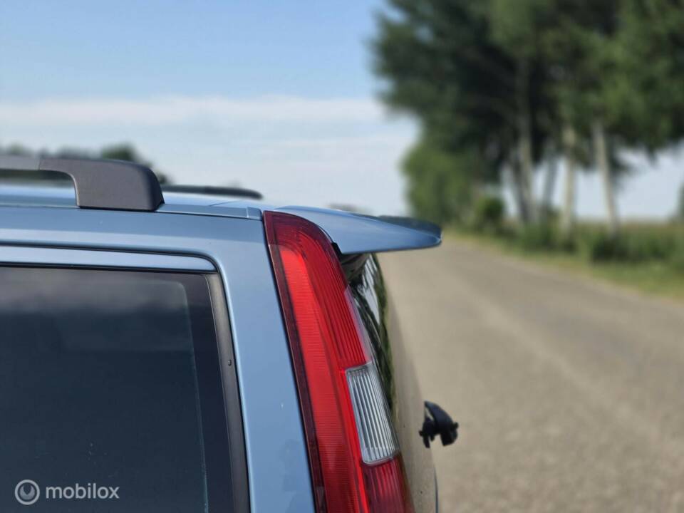 Image 11/40 of Volvo V 70 2.5T (2004)