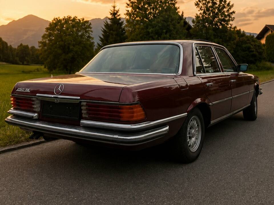 Image 7/8 of Mercedes-Benz 280 SE (1976)