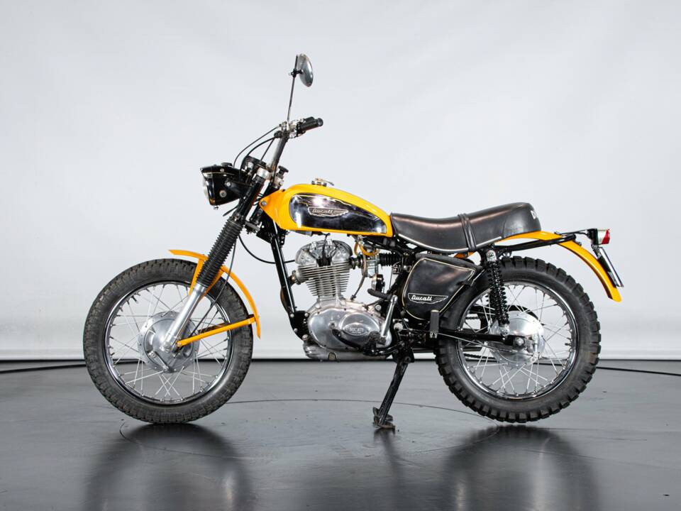 Immagine 1/50 di Ducati 250 Scrambler (1971)