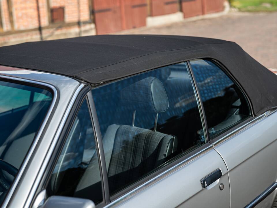 Image 2/71 of BMW 325i (1989)