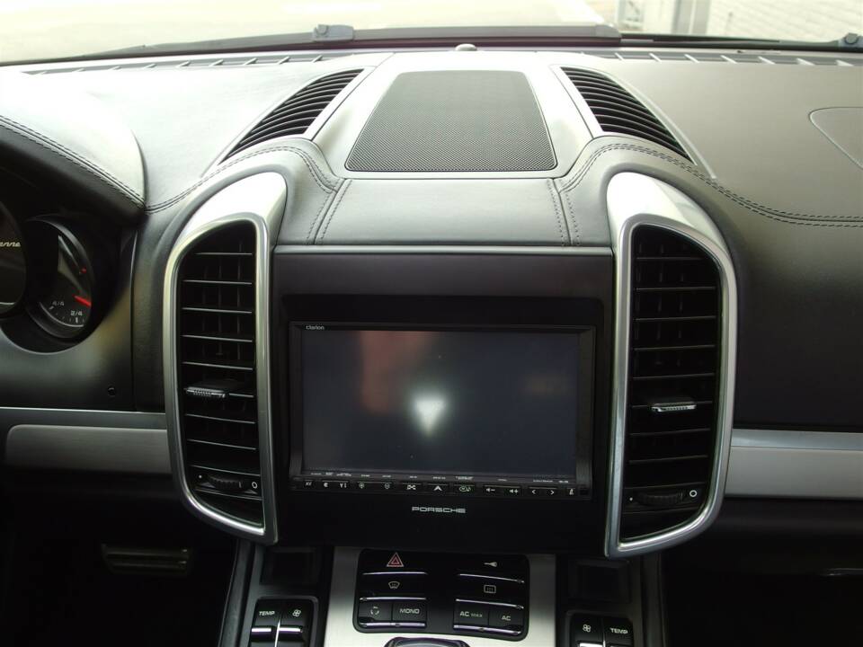 Imagen 47/97 de Porsche Cayenne Turbo (2011)