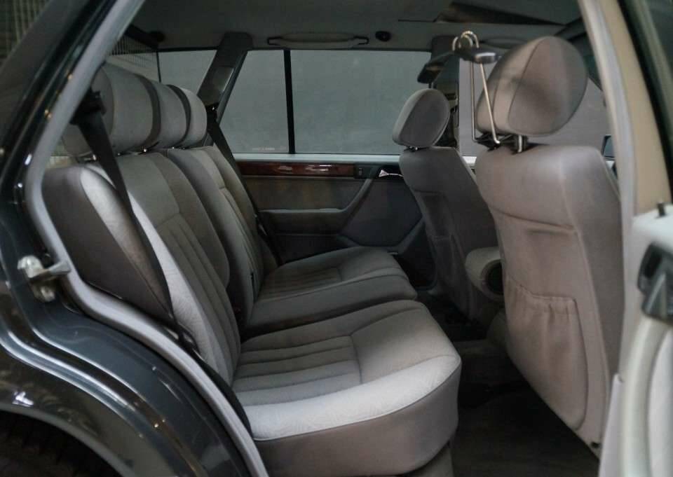 Bild 16/50 von Mercedes-Benz E 280 T (1994)