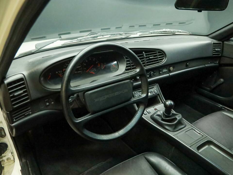 Obraz 14/50 pojazdu Porsche 944 (1986)