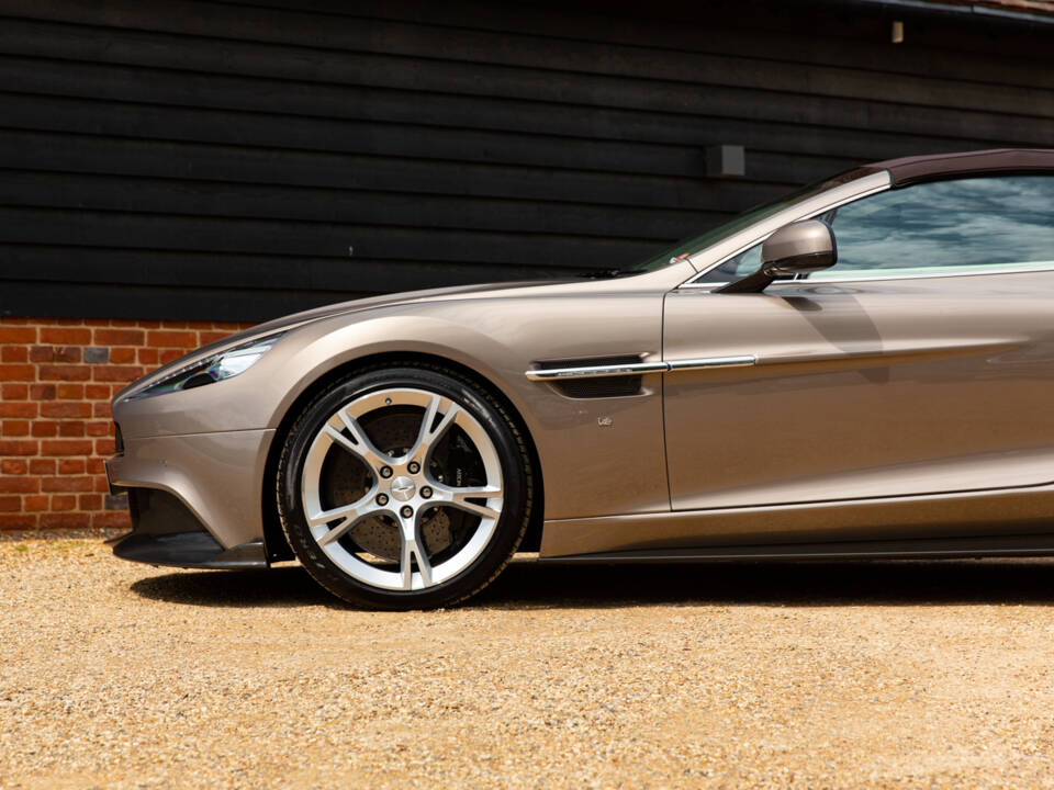 Image 32/97 of Aston Martin Vanquish S Volante (2018)