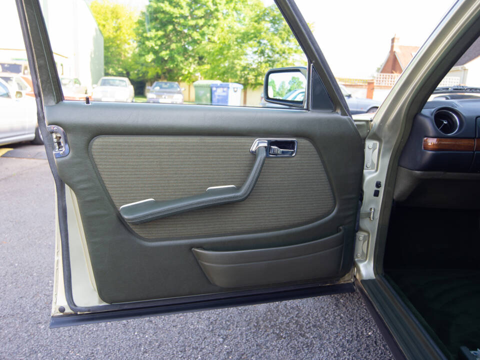 Immagine 16/29 di Mercedes-Benz 280 E (1983)