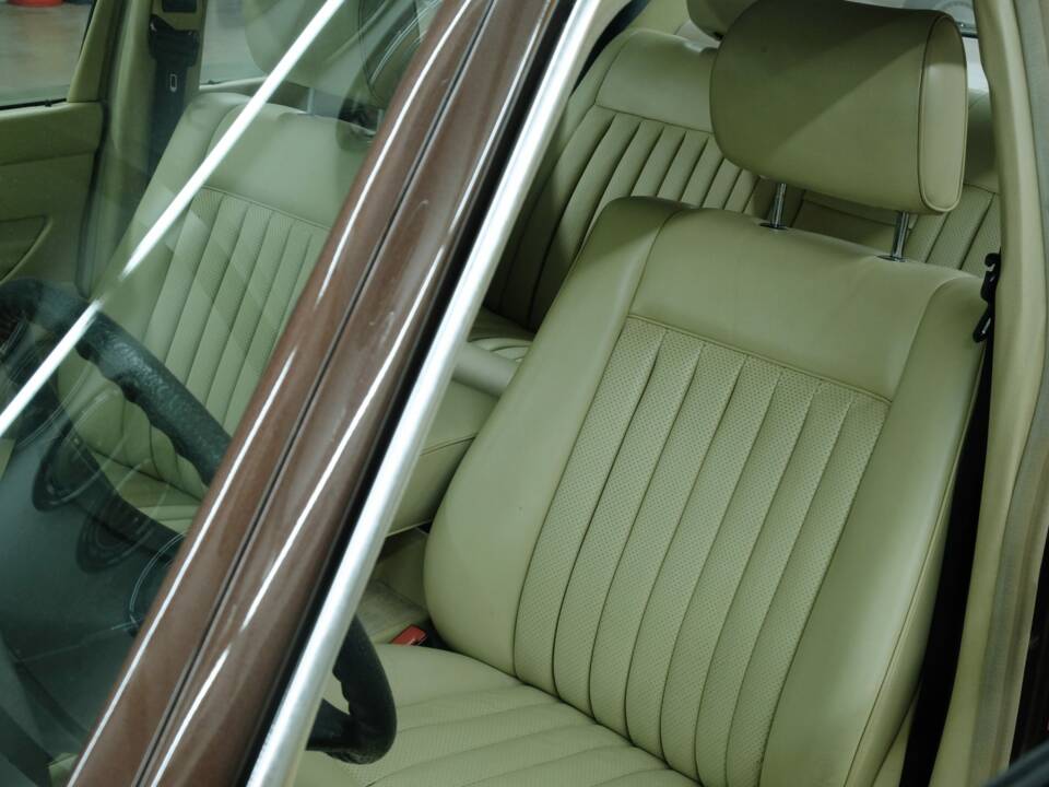 Bild 47/50 von Mercedes-Benz 380 SE (1984)