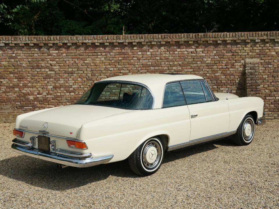 Image 28/50 de Mercedes-Benz 280 SE (1968)