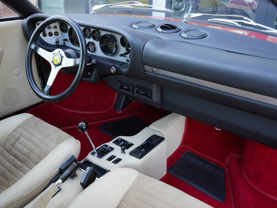 Image 22/50 of Ferrari Dino 308 GT4 (1976)