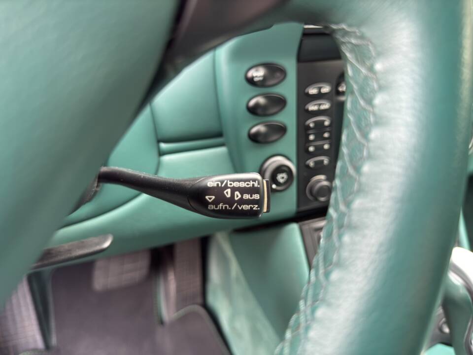 Image 17/23 de Porsche 911 Carrera (2002)
