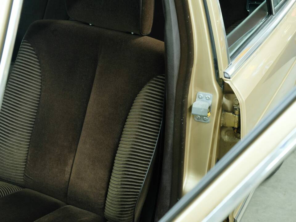 Bild 41/50 von Mercedes-Benz 280 SE (1980)