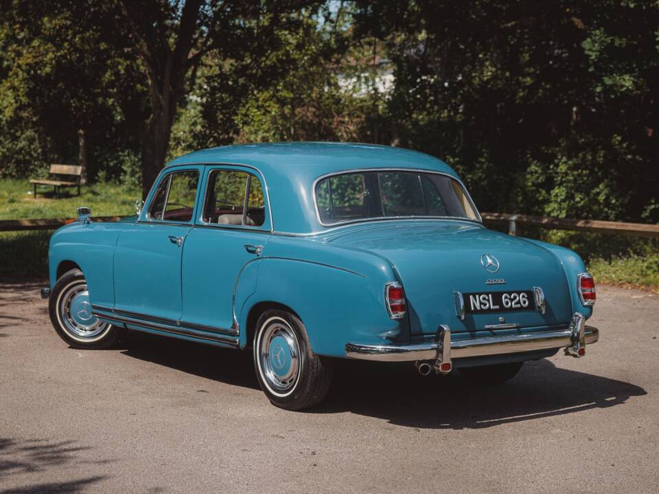 Image 3/50 of Mercedes-Benz 220 a (1956)