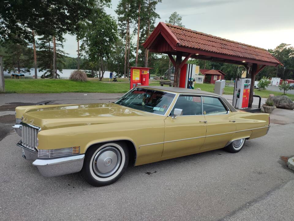 Imagen 7/25 de Cadillac Sedan DeVille (1970)