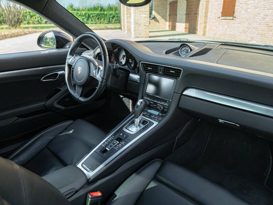 Image 28/50 of Porsche 911 Carrera 4S (2015)