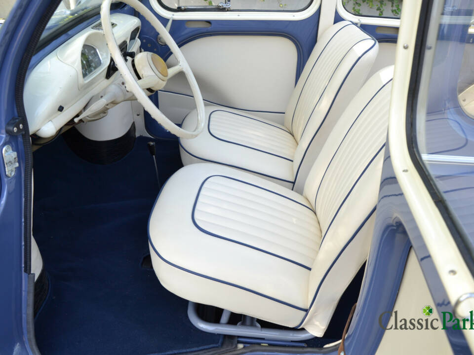 Image 11/50 of Renault 4 CV Décapotable (1954)
