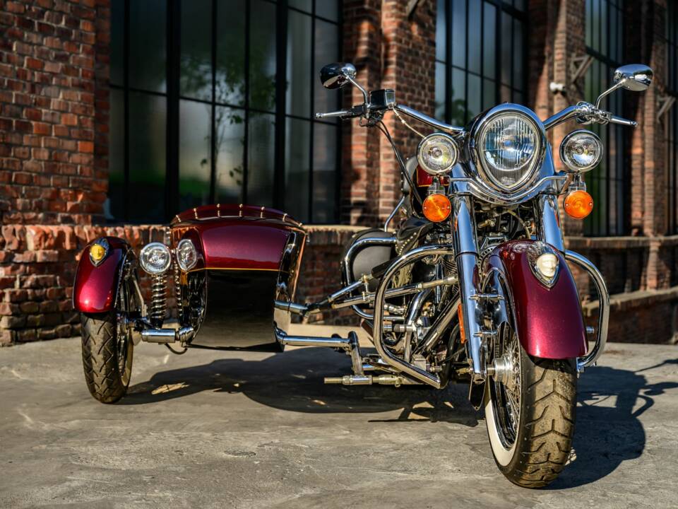 Image 1/8 of Indian Chief Roadmaster (2002)