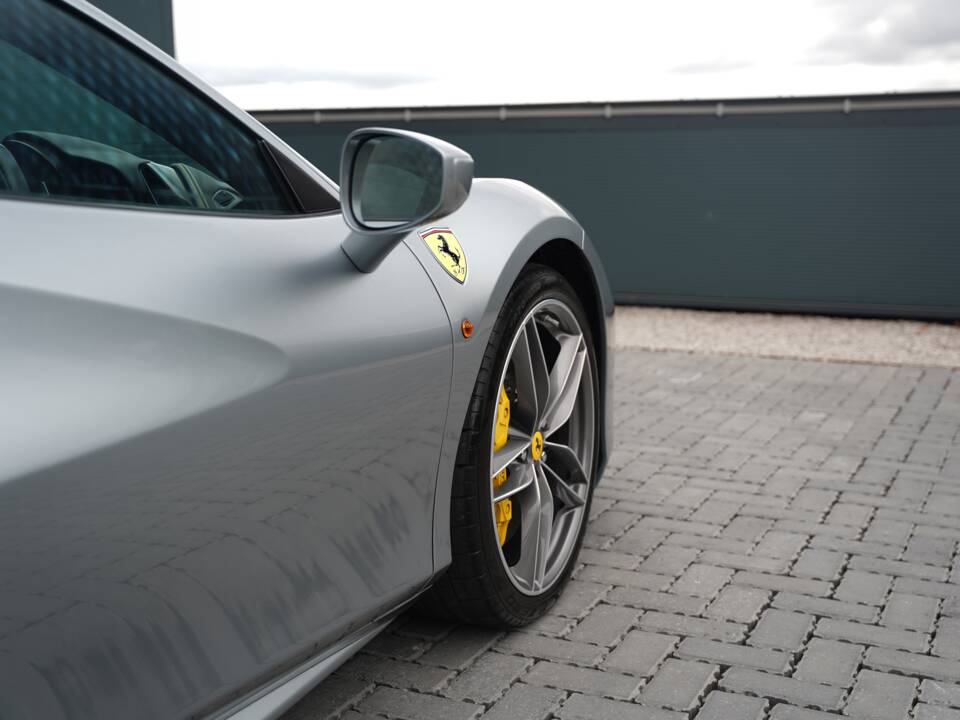 Image 43/50 of Ferrari 488 GTB (2017)