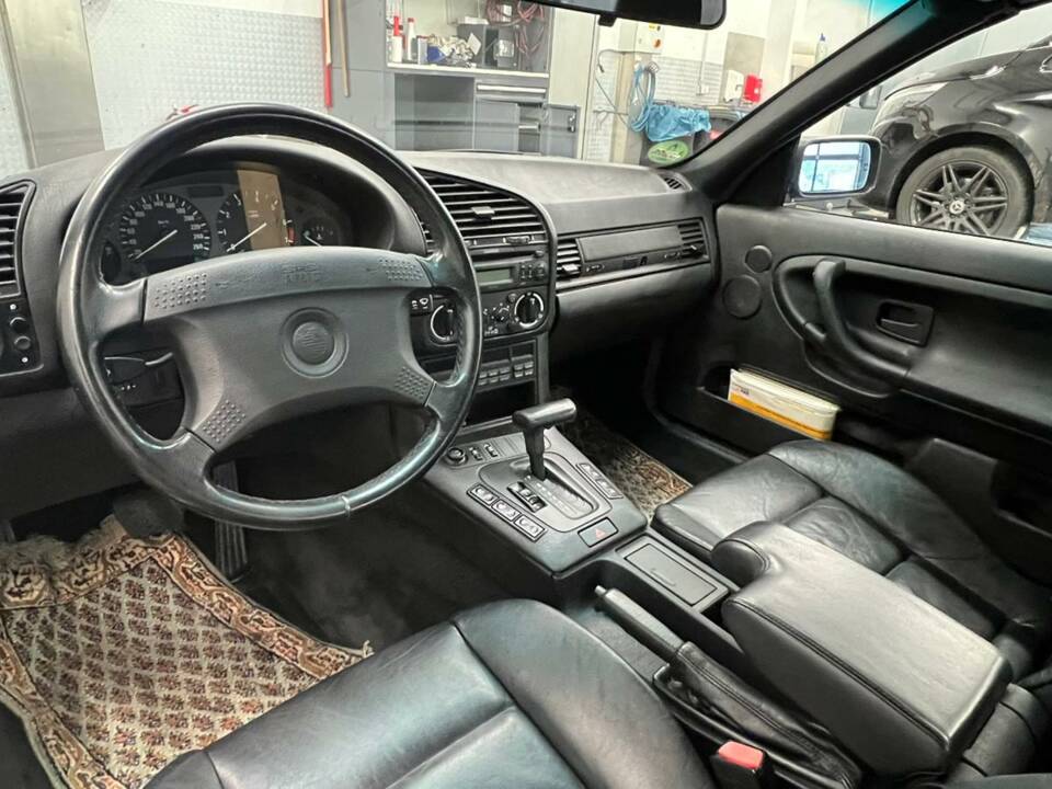 Immagine 6/11 di BMW 325i (1993)