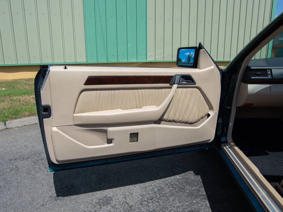 Image 17/26 of Mercedes-Benz E 320 (1996)