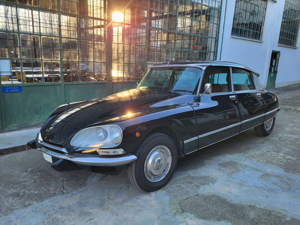 Image 4/41 of Citroën DS 23 Pallas IE (1973)