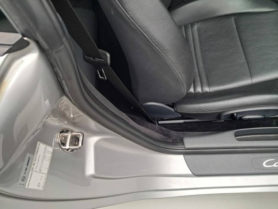 Immagine 17/33 di Porsche 911 Carrera (1996)