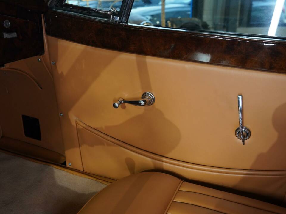 Image 18/22 of Jaguar XK 120 FHC (1960)