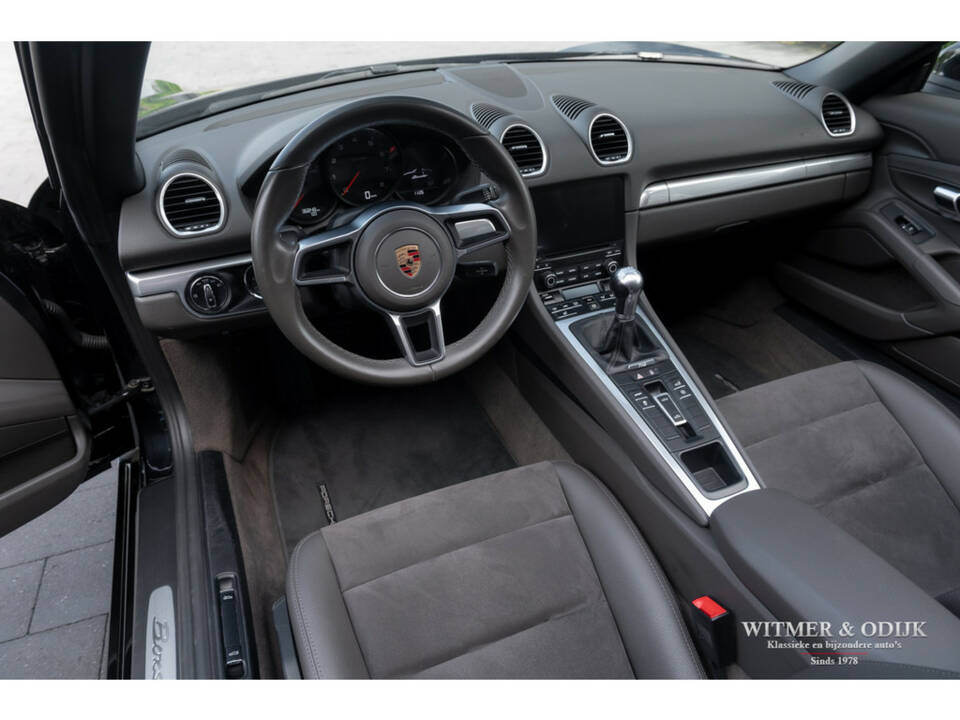 Image 8/30 of Porsche 718 Boxster (2016)