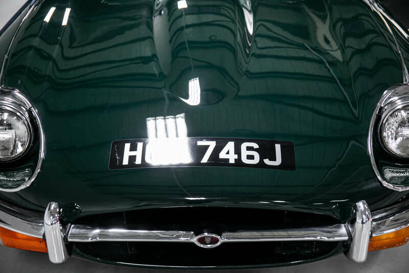 Image 18/23 de Jaguar E-Type (1970)