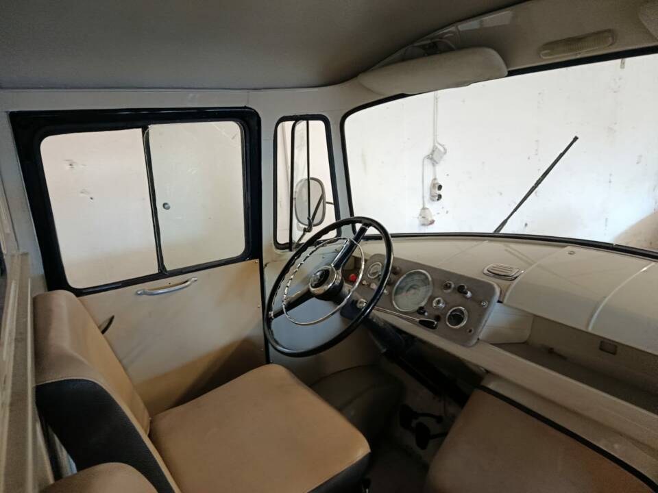 Image 6/12 de Mercedes-Benz L 406 (1965)