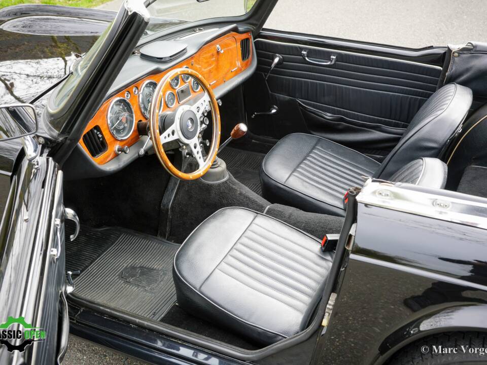 Image 5/37 of Triumph TR 4 (1965)