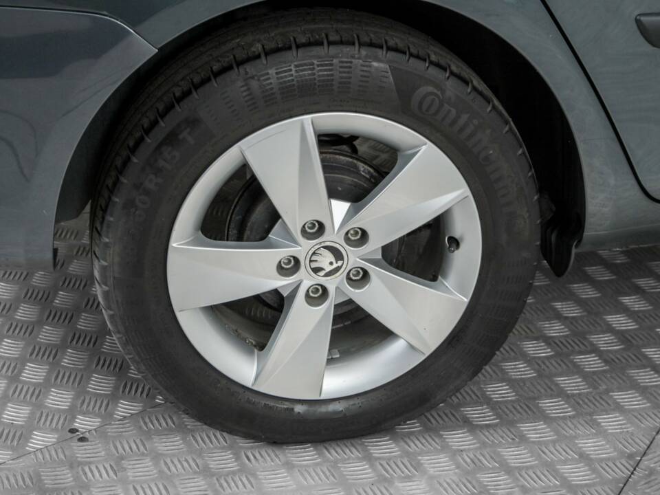 Imagen 32/50 de Skoda Fabia 1.2 TSI Combi (2014)