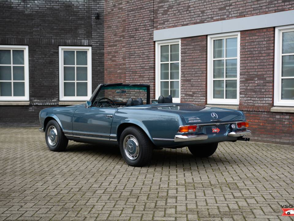 Image 6/26 de Mercedes-Benz 280 SL (1971)