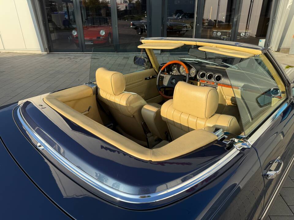 Image 22/30 of Mercedes-Benz 500 SL (1982)