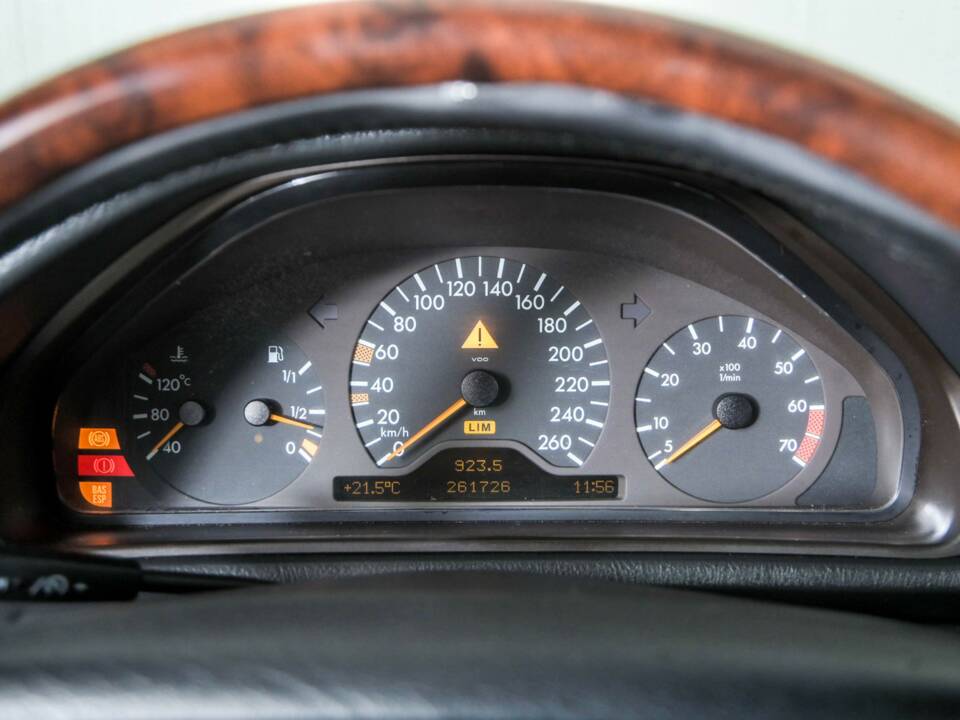 Image 19/50 of Mercedes-Benz CLK 430 (1999)