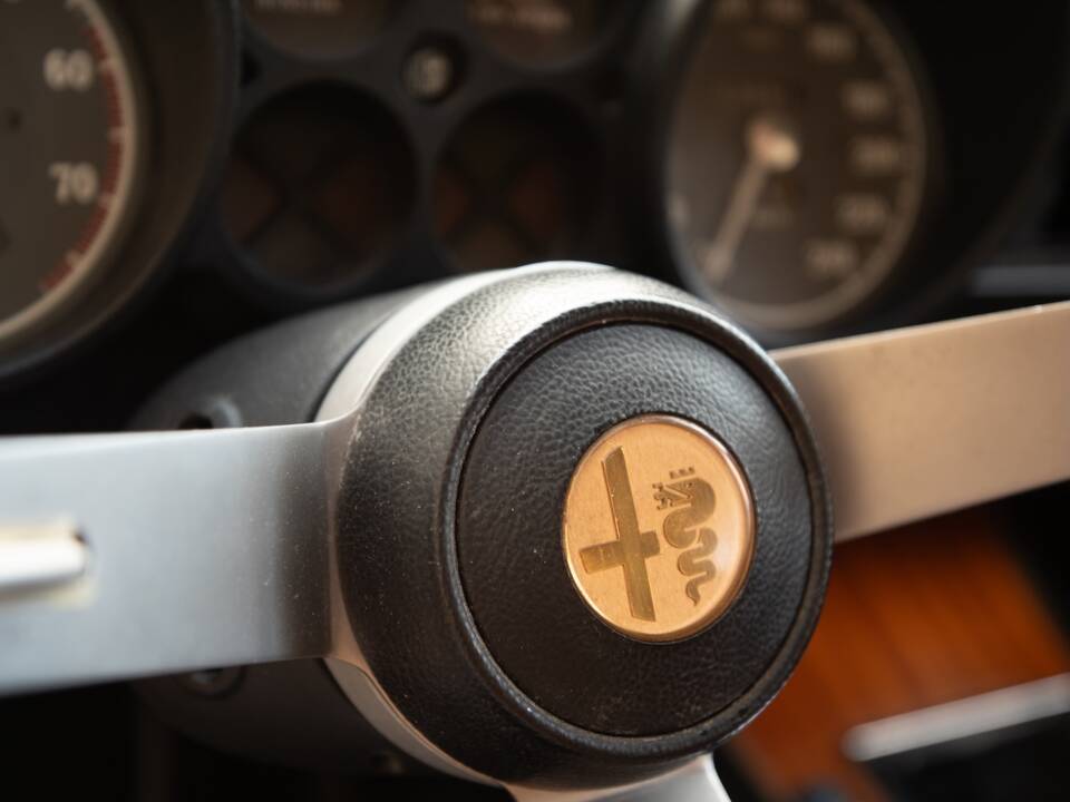 Image 19/28 of Alfa Romeo 2000 GT Veloce (1972)