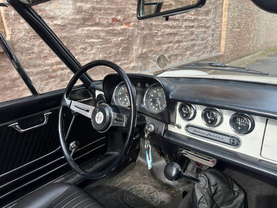 Image 35/63 of Alfa Romeo Spider 1300 Junior (1970)