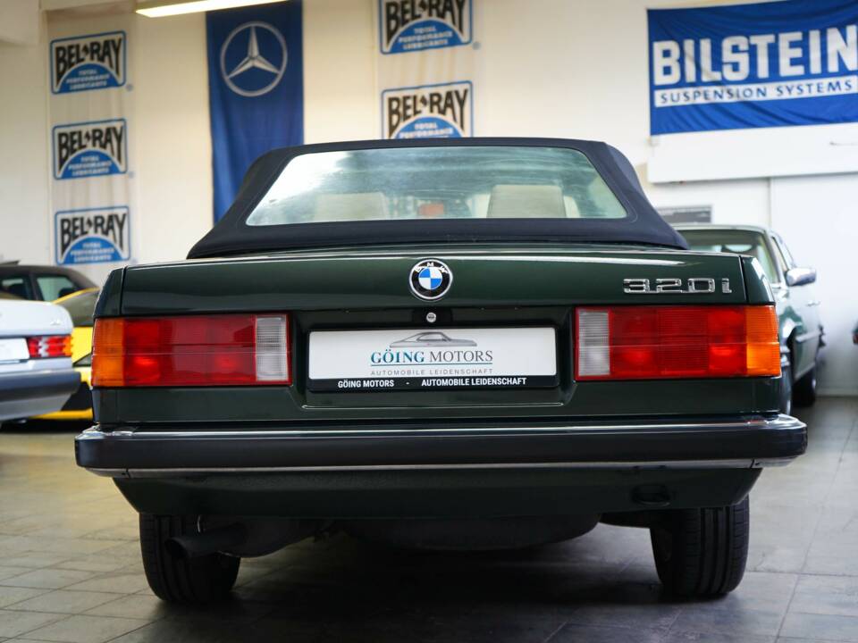 Afbeelding 14/25 van BMW 320i (1988)
