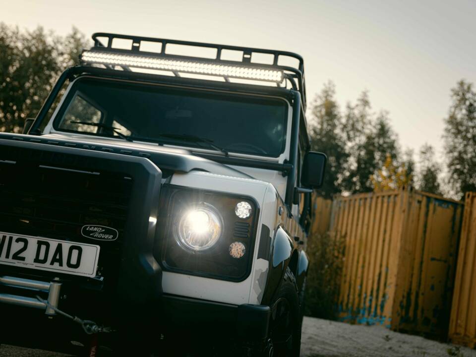 Bild 30/42 von Land Rover Defender Works V8 Trophy (2012)