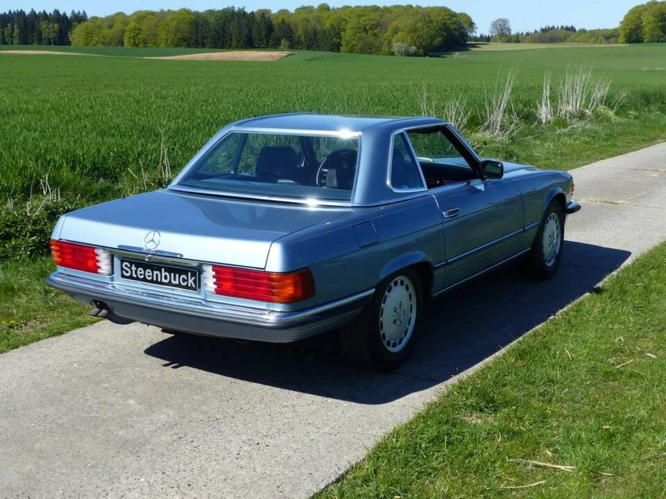 Mercedes-Benz 560 SL Roadster (R 107) diamantblau metallic 1989