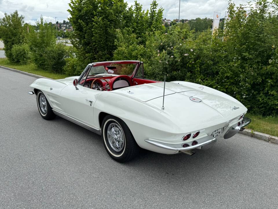 Image 11/52 of Chevrolet Corvette Sting Ray Convertible (1963)