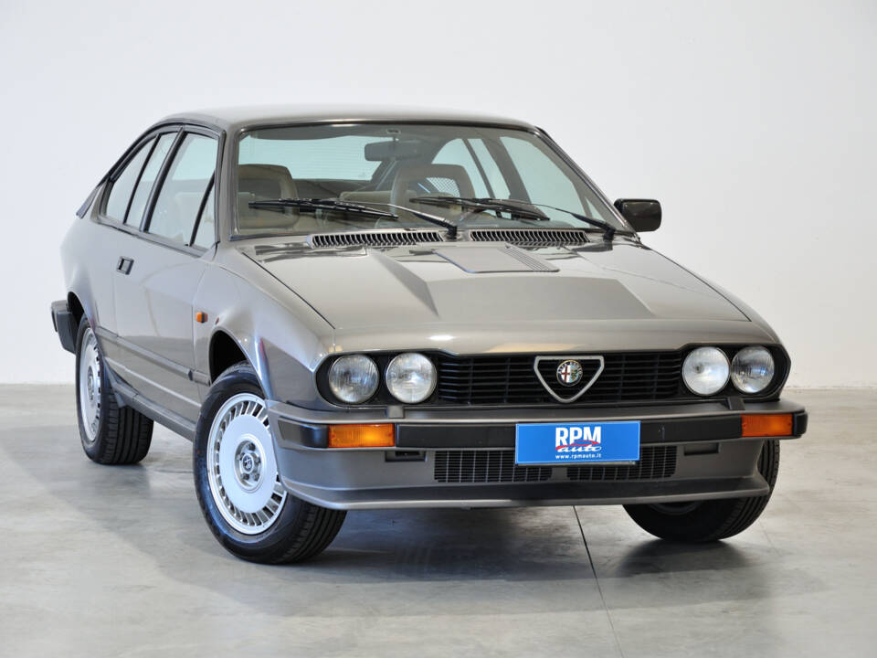 Imagen 1/34 de Alfa Romeo GTV 6 2.5 (1986)