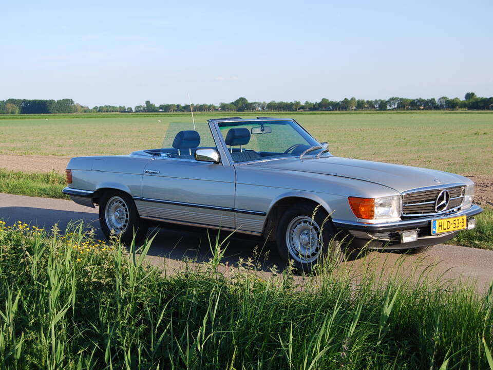 Image 24/87 of Mercedes-Benz 280 SL (1982)