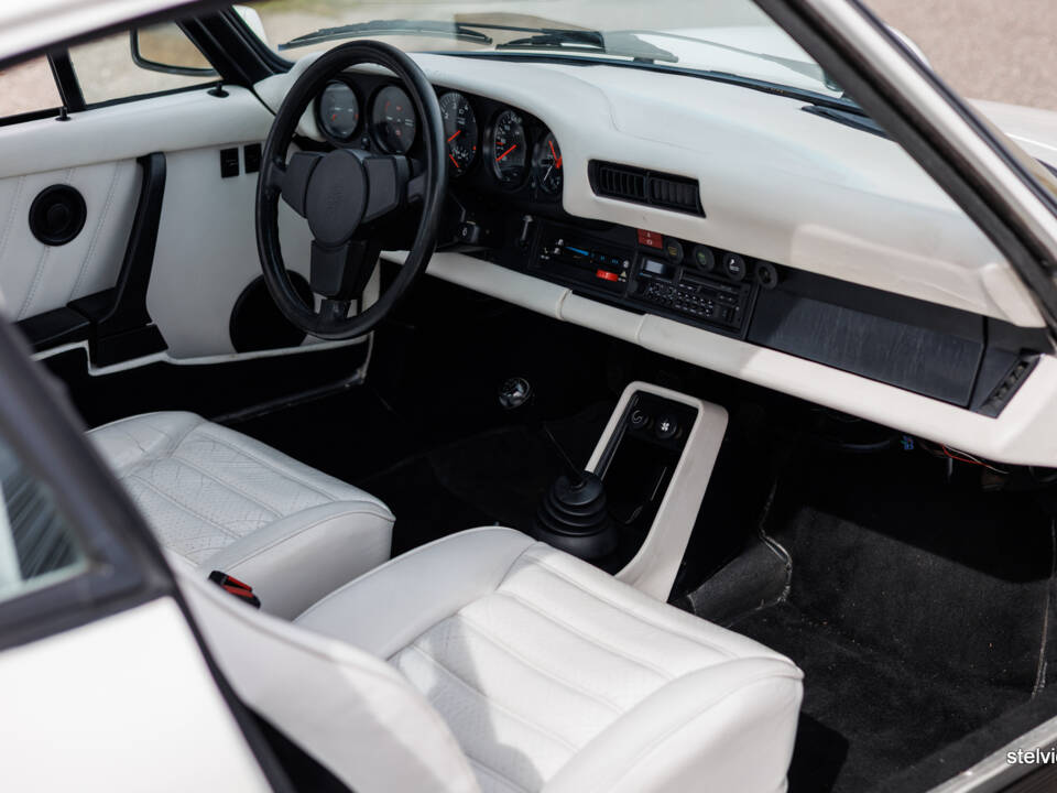 Image 32/46 of Porsche 911 Turbo 3.3 (1980)