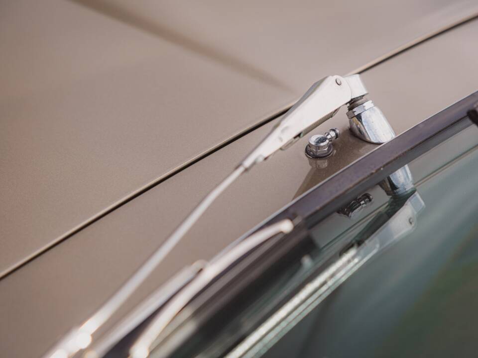 Image 97/99 of Aston Martin DB 6 Volante (1968)