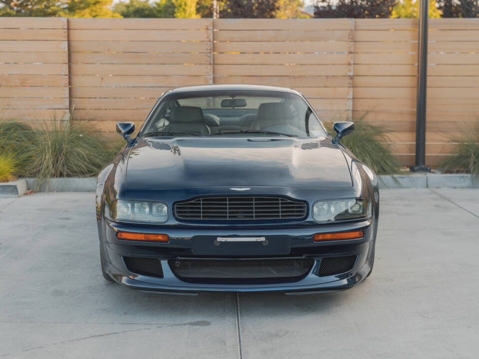 Immagine 3/67 di Aston Martin V8 Vantage V550 (1996)