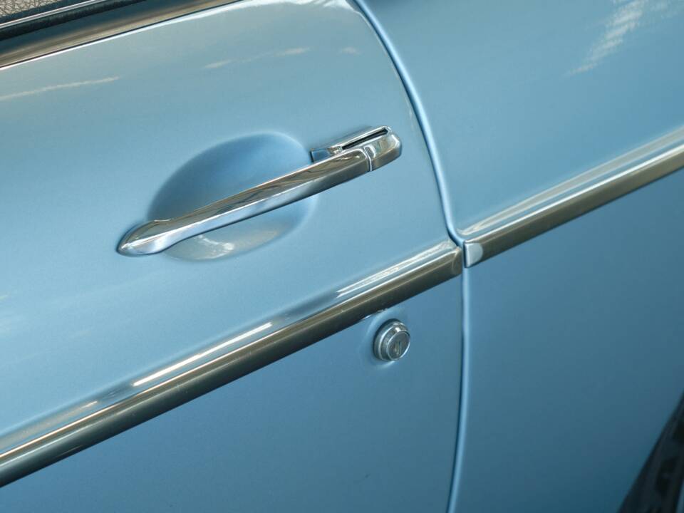 Image 46/50 of MG MGB (1976)