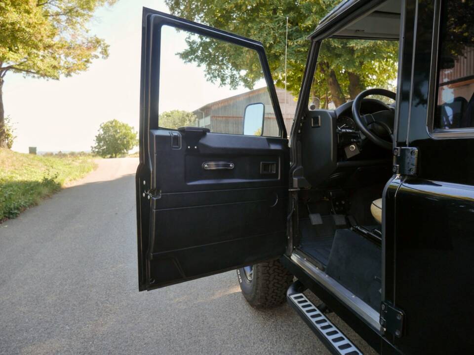 Image 19/50 of Land Rover Defender 110 (1900)