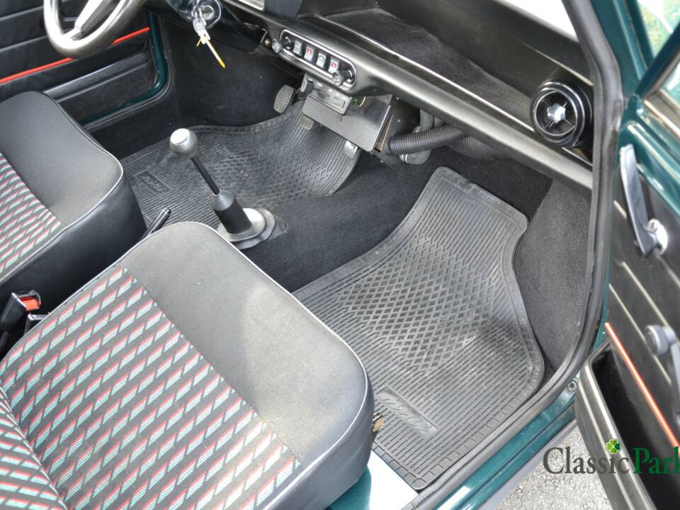 Image 24/50 de Austin Mini 1000 (1989)