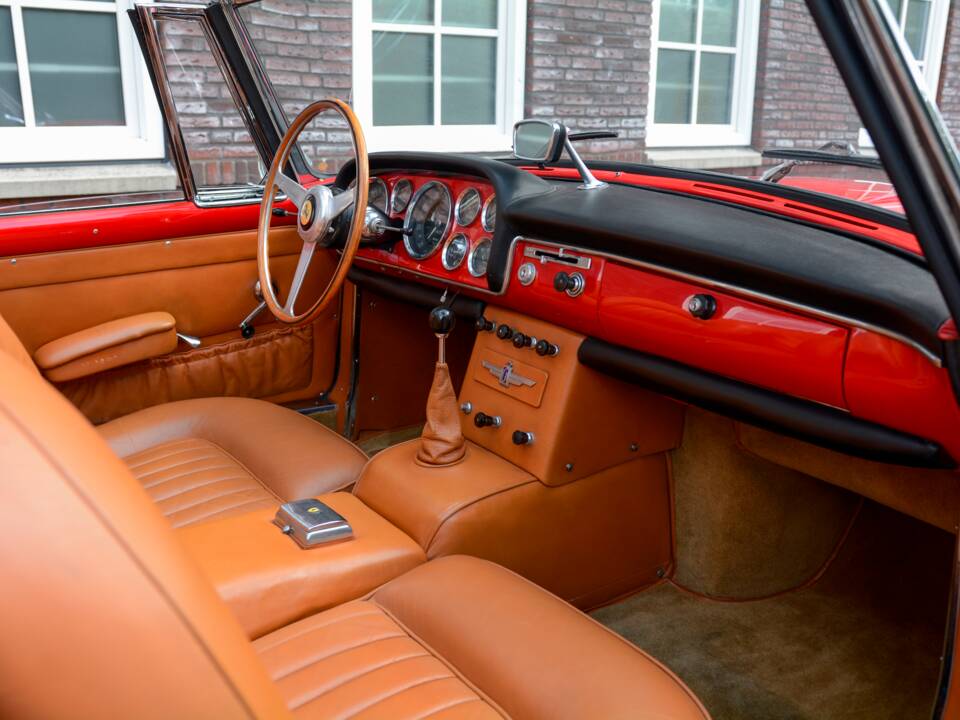 Image 9/14 de Ferrari 250 GT Cabriolet Pininfarina (1961)