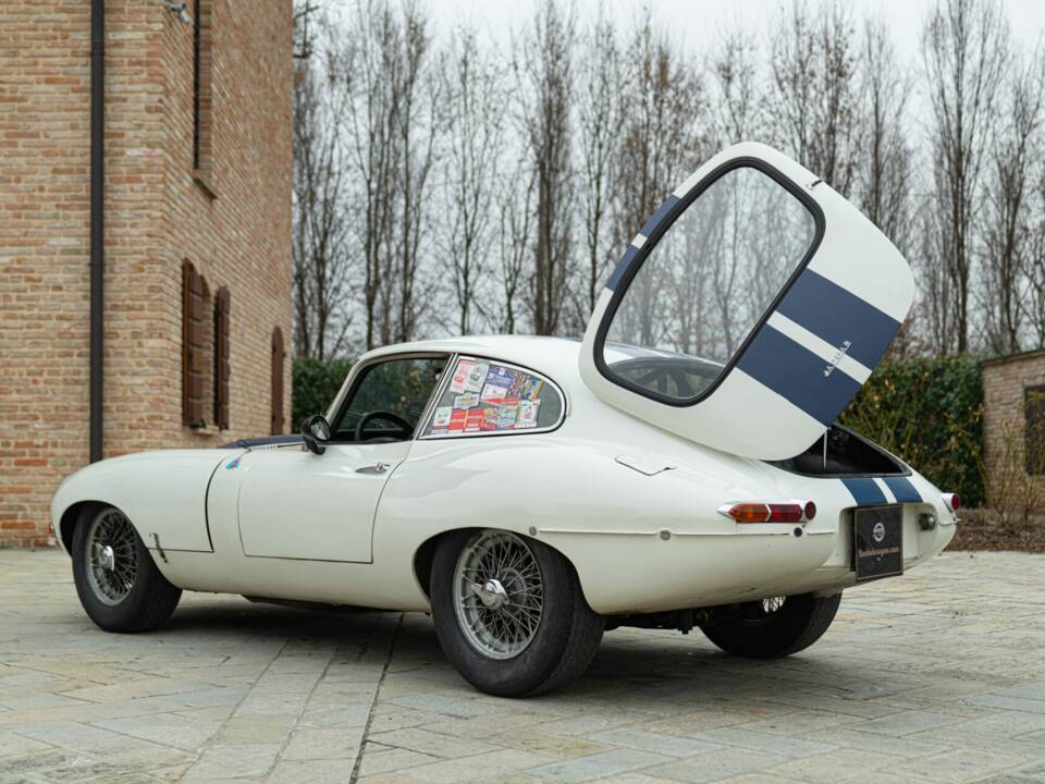 Imagen 10/50 de Jaguar E-Type 3.8 (1964)